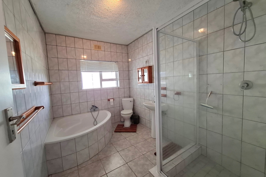 5 Bedroom Property for Sale in Bettys Bay Western Cape